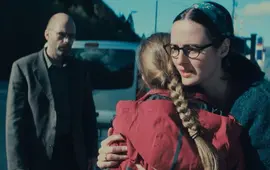 Sebastian Stan a Renate Reinsve jako manželé Mihai a Lisbet ve filmu Fjord režiséra Cristiana Mungiua. KULTINO*