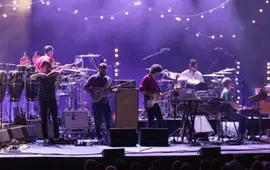 JazzFestBrno 2026, 25. ročník, podzimní koncerty Brno, Alfredo Rodriguez, Louis Cole, Divadlo Husa na provázku, jam session. KULTINO*