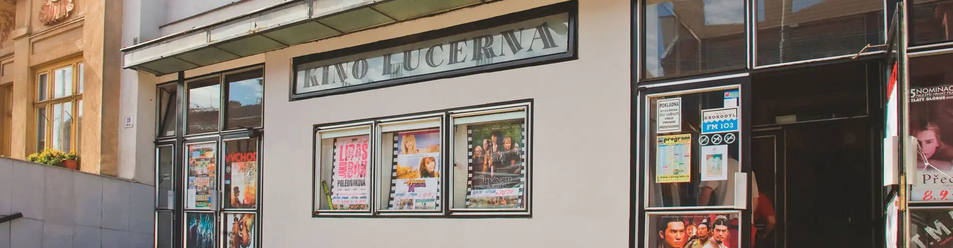 Výdejní místo magazínu KULT* v Kino Lucerna Brno. Magazín KULT*
