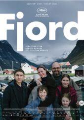Plakát filmu Fjord režiséra Cristiana Mungiua se Sebastianem Stanem a Renate Reinsve v hlavních rolích. KULTINO*